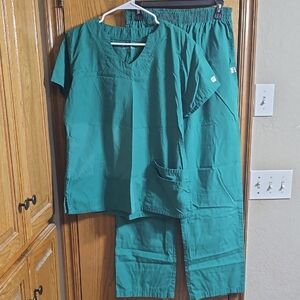 Butter Soft V-Neck Scrub Set - Green